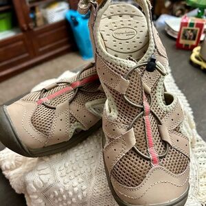 Khombu Women's Sandals - Tan and Pink